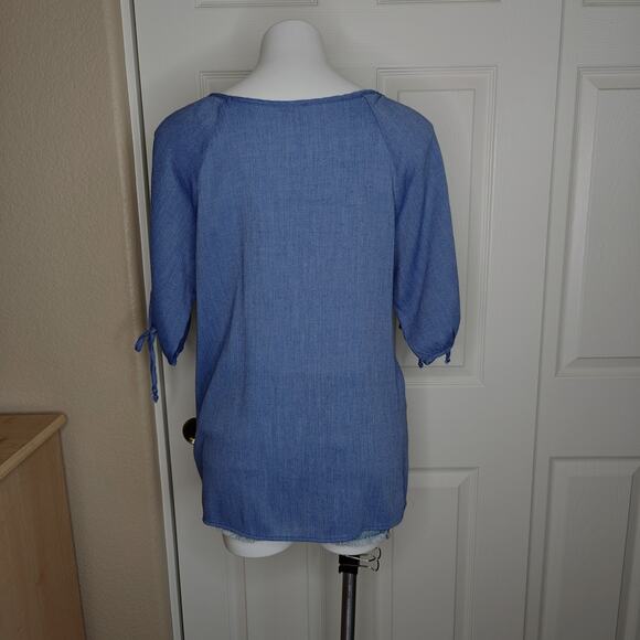 Kaileigh chambray cold shoulder blouse sz L - Picture 5 of 8